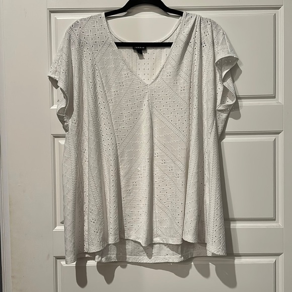 Torrid white v-neck eyelet top- size 2 - Picture 1 of 5